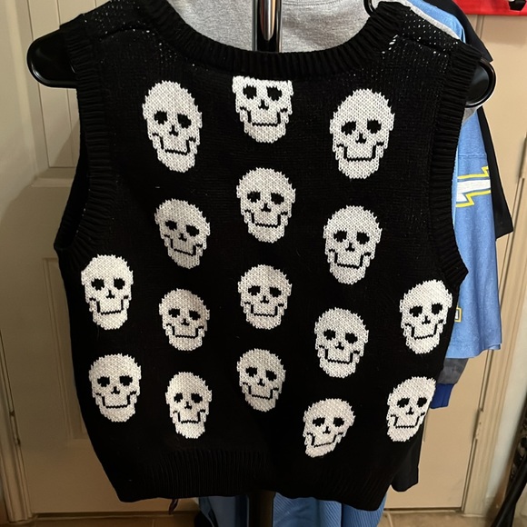 Smiling Skulls Sleeveless Sweater Kids M 7-9 - Picture 4 of 4